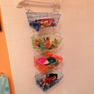 ideas para ordenar los juguetes en el baño